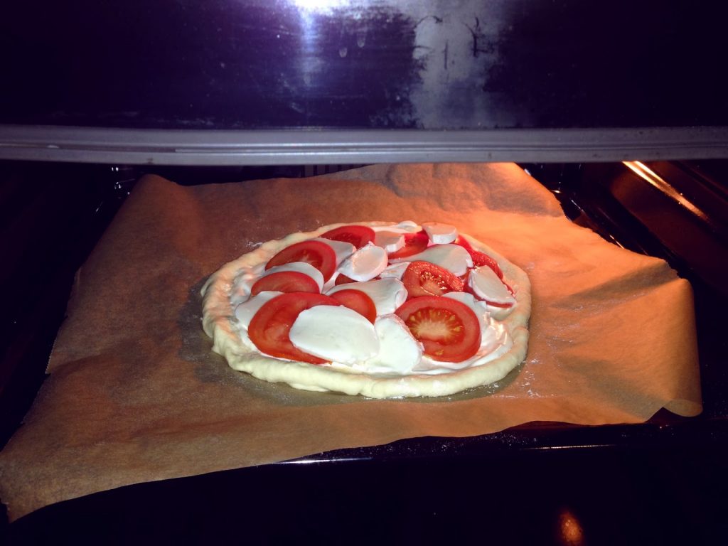 Flammkuchen Tomate - Mozzarella — hinundwiedermal | leben, surfen, reisen